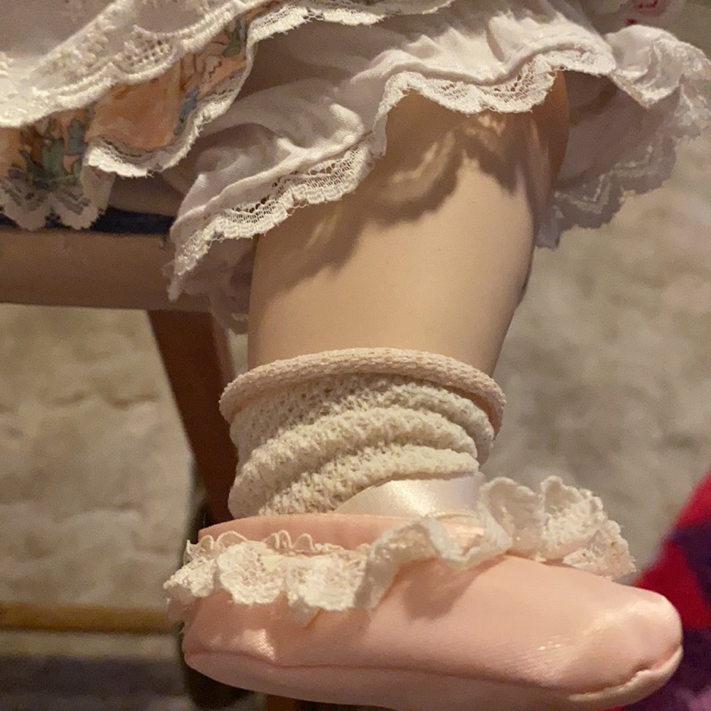 PORCELAIN DOLL - Picture 2 of 16